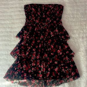 Mini dress, soft and strapless super cute.